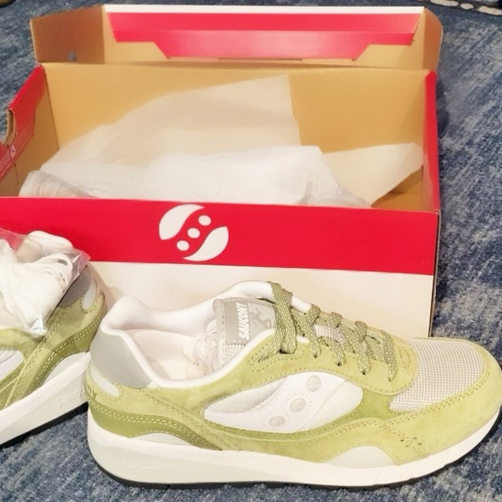 Brand New Saucony Sneakers. Men’s size 9.5